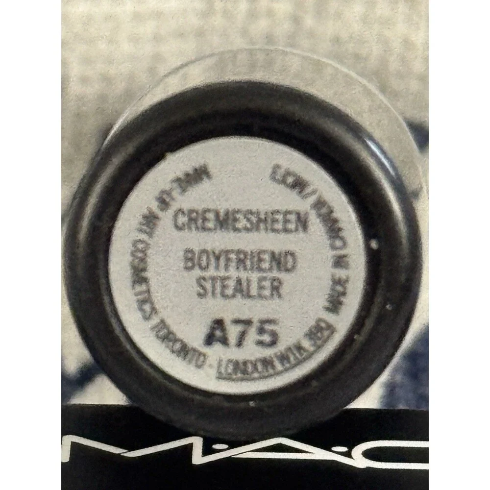 VINTAGE 2015 MAC Boyfriend Stealer Lipstick Cremesheen Dark Desires NIB A75